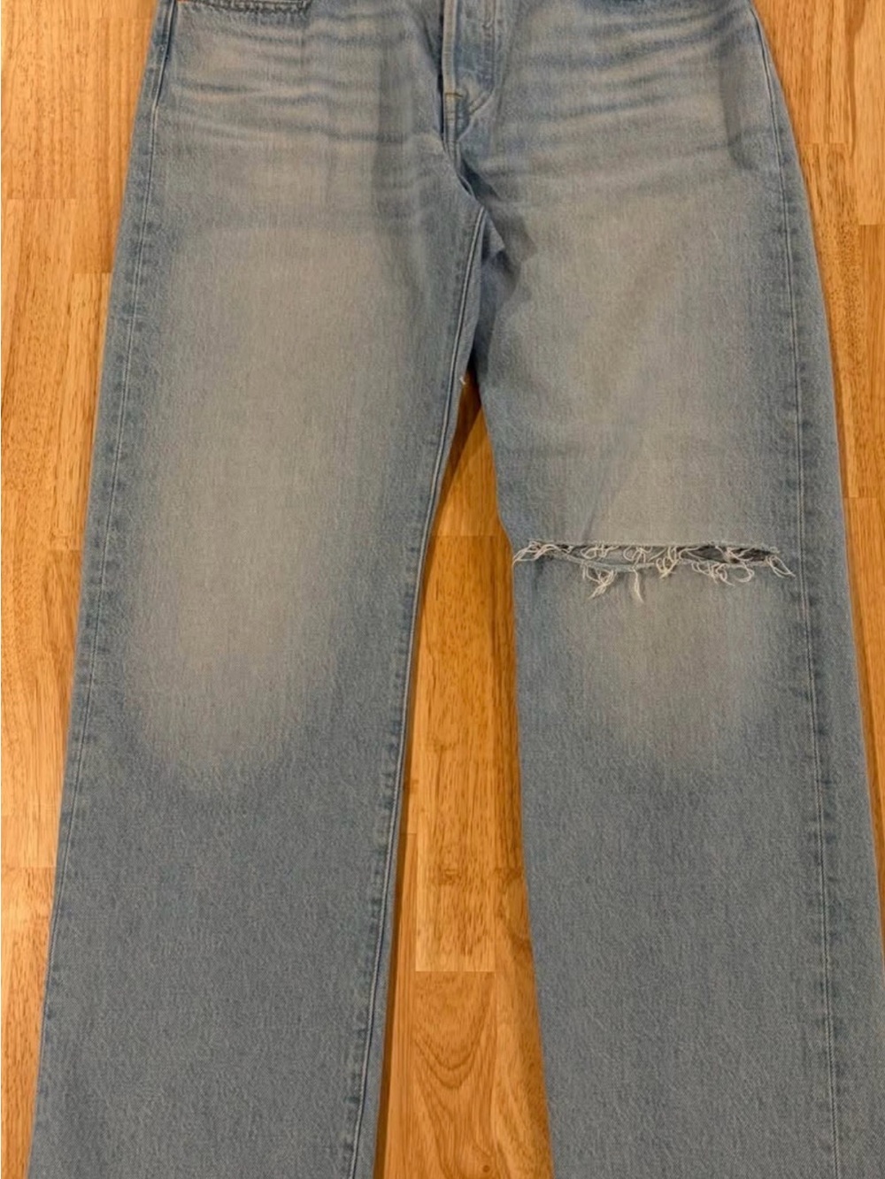 Levi's Light Blue Straight-Leg Women's Jeans with Distressed Knee
